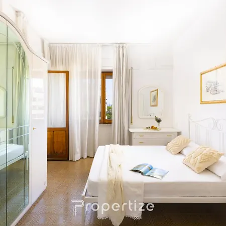 Istòria - By Propertize Lägenhet